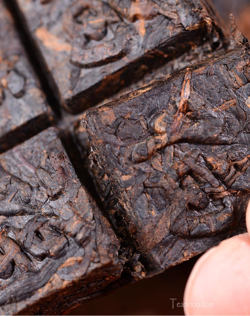 Brique de thé Pu-erh mûr de montagne Bu Lang