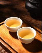 Thé Pu-erh mûr aux feuilles dorées Ba Da Shan