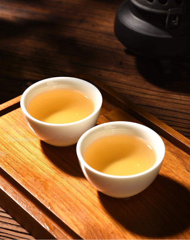 Thé Pu-erh mûr aux feuilles dorées Ba Da Shan