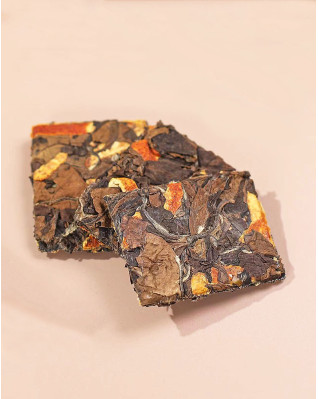 Thé blanc aux écorces de mandarine (Chenpi) Thé blanc aux écorces de mandarine (Chenpi)