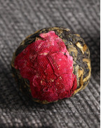 Thé noir à la rose et aux perles du dragon Fengqing