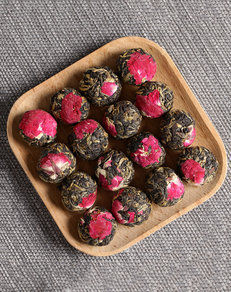 Thé noir à la rose et aux perles du dragon Fengqing