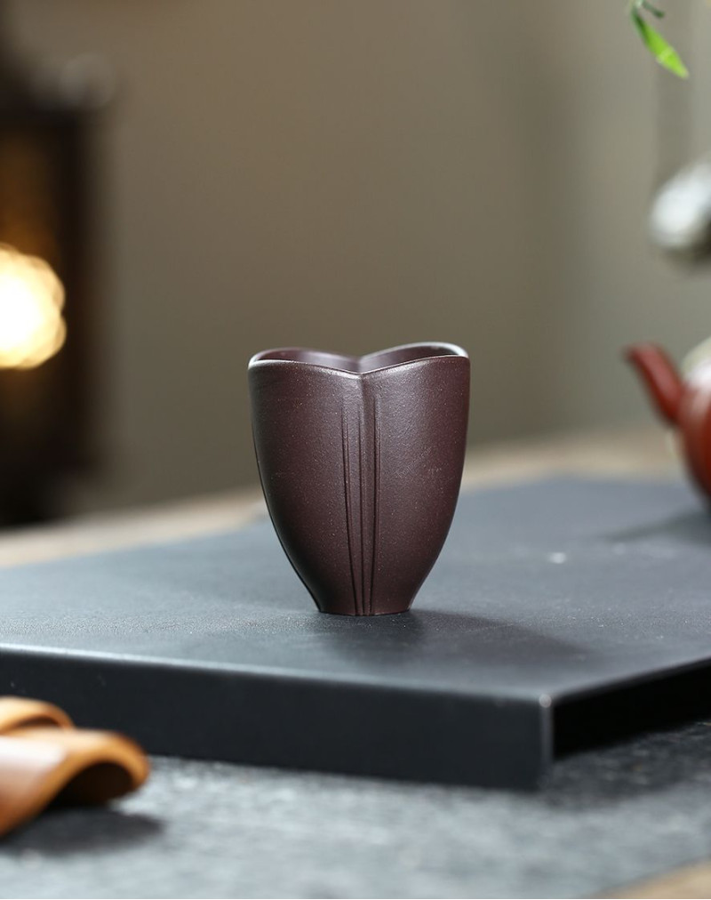 Tasse parfumée au thé à l'argile violette pétale de lotus