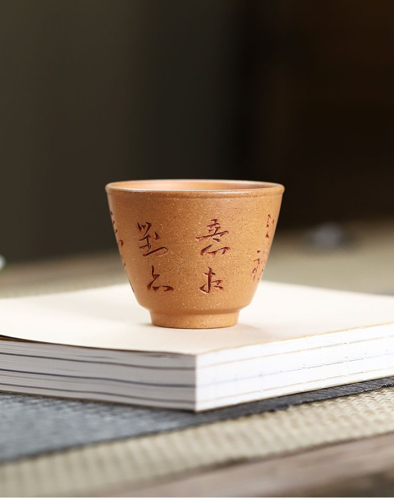 Tasse à thé de calligraphie chinoise Yixing Duan Ni