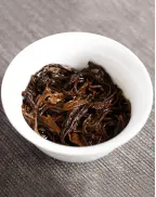 Thé noir aux perles du dragon Fengqing
