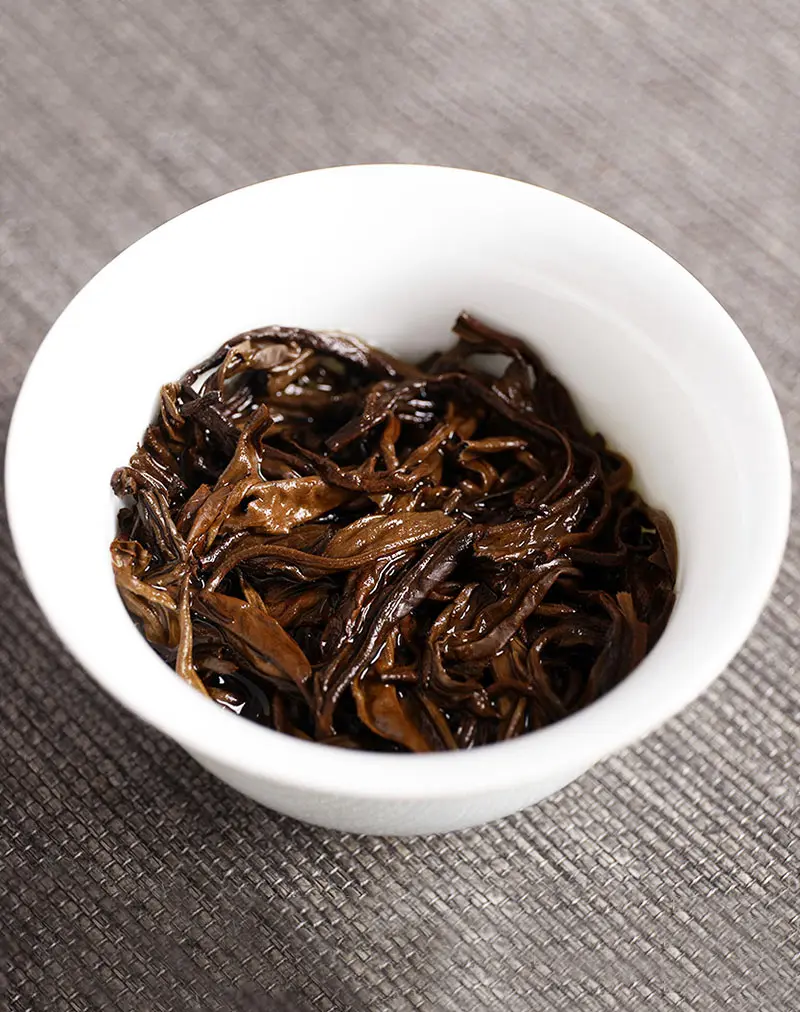 Thé noir aux perles du dragon Fengqing