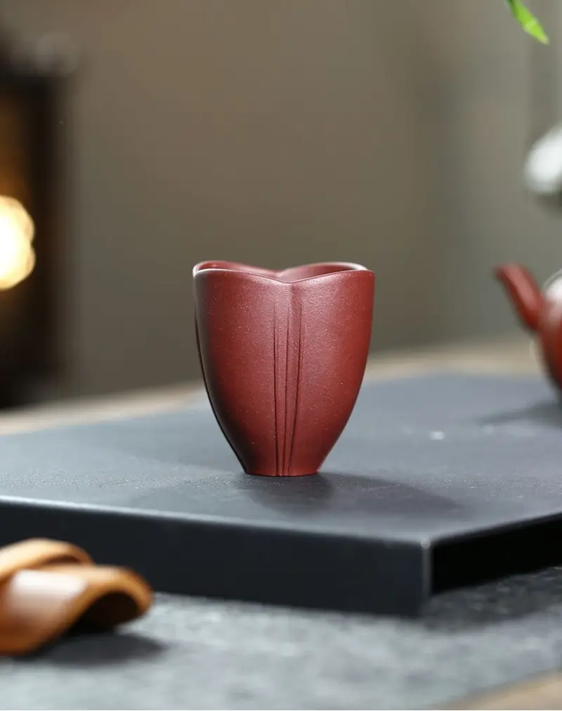 Tasse parfumée au thé à l'argile violette pétale de lotus