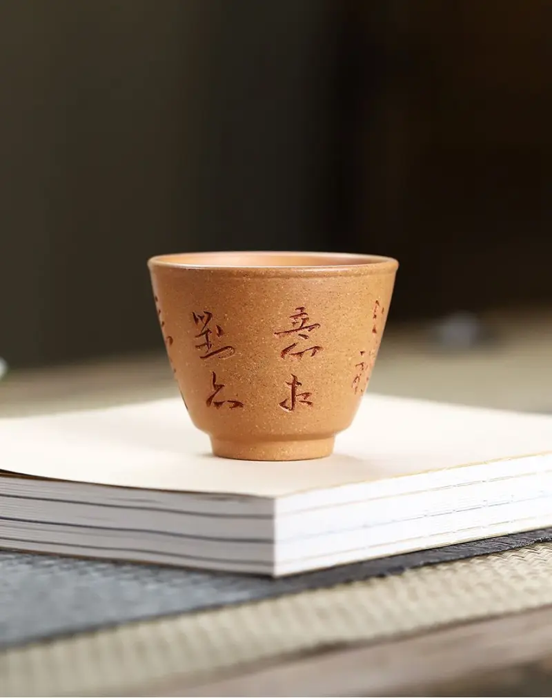 Tasse à thé de calligraphie chinoise Yixing Duan Ni