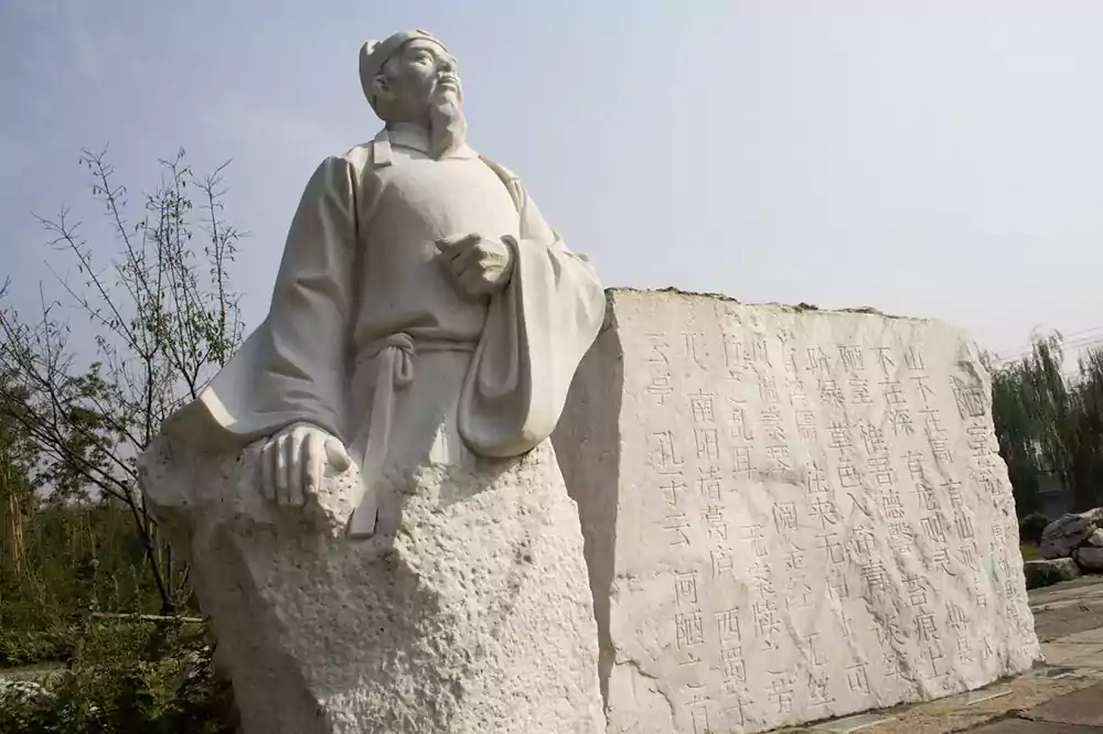 La statue en pierre de Liu Yuxi (772 - 842) et ses œuvres représentatives 