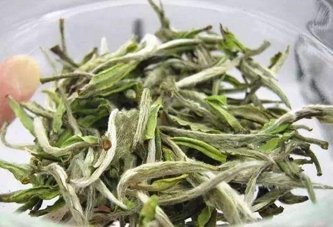 Feuilles séchées de thé Bai Mu Dan (pivoine blanche)